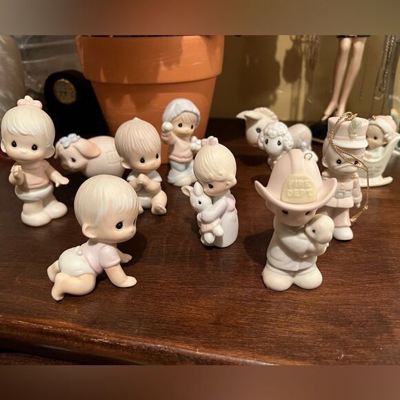 HUGE PRECIOUS MOMENTS PORCELAIN COLLECTION 11 - Picture 1 of 13